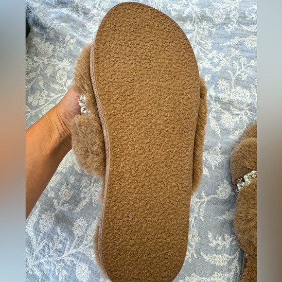 Anthropologie faux fur jewelled slippers - Picture 8 of 11